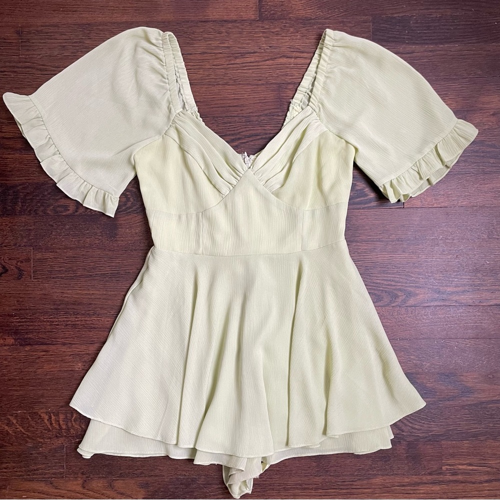 Vestique Key Lime Green Flowy Romper Women’s Small